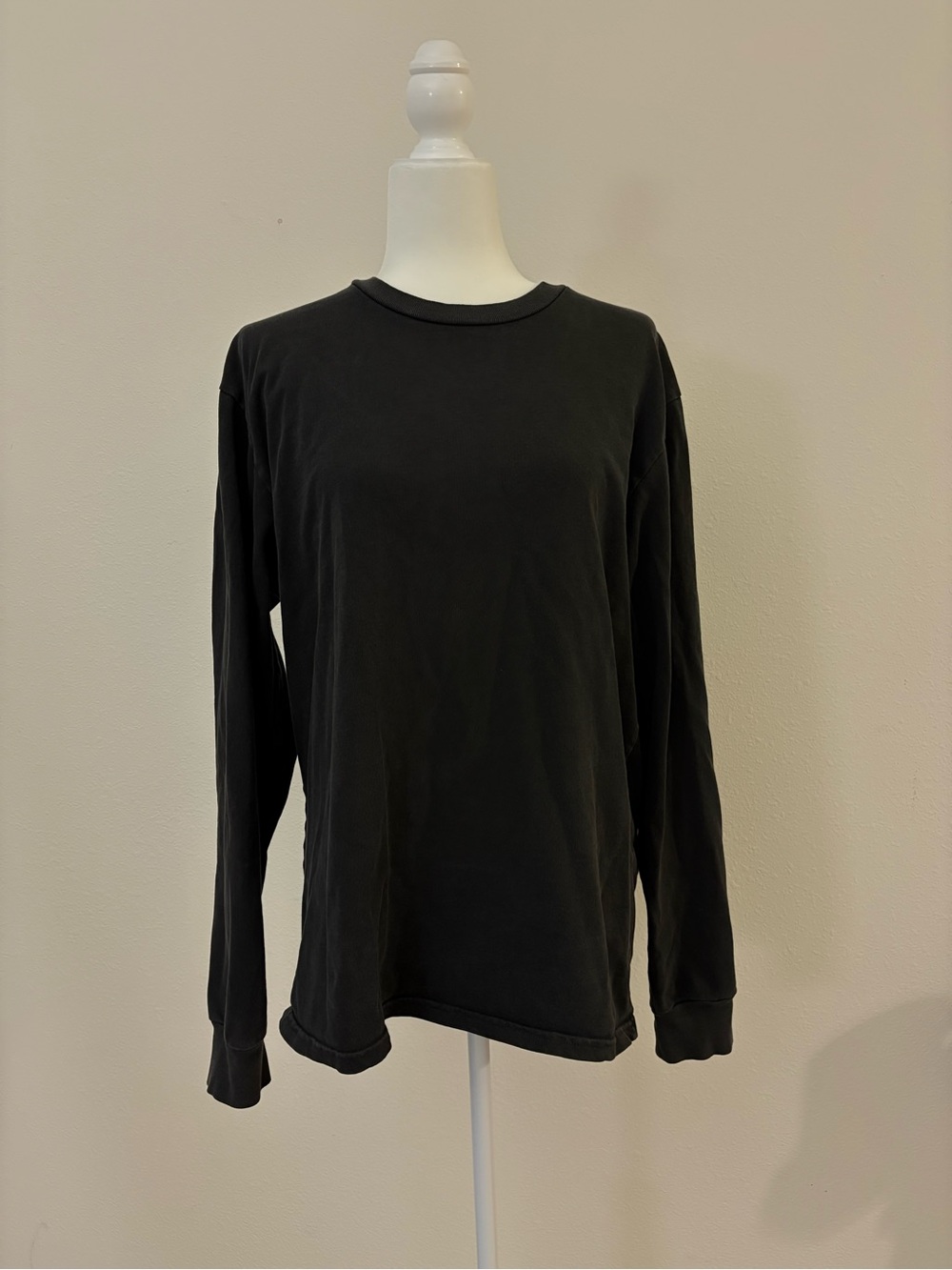 Brandy Melville Men's Long-Sleeve Crew in Black